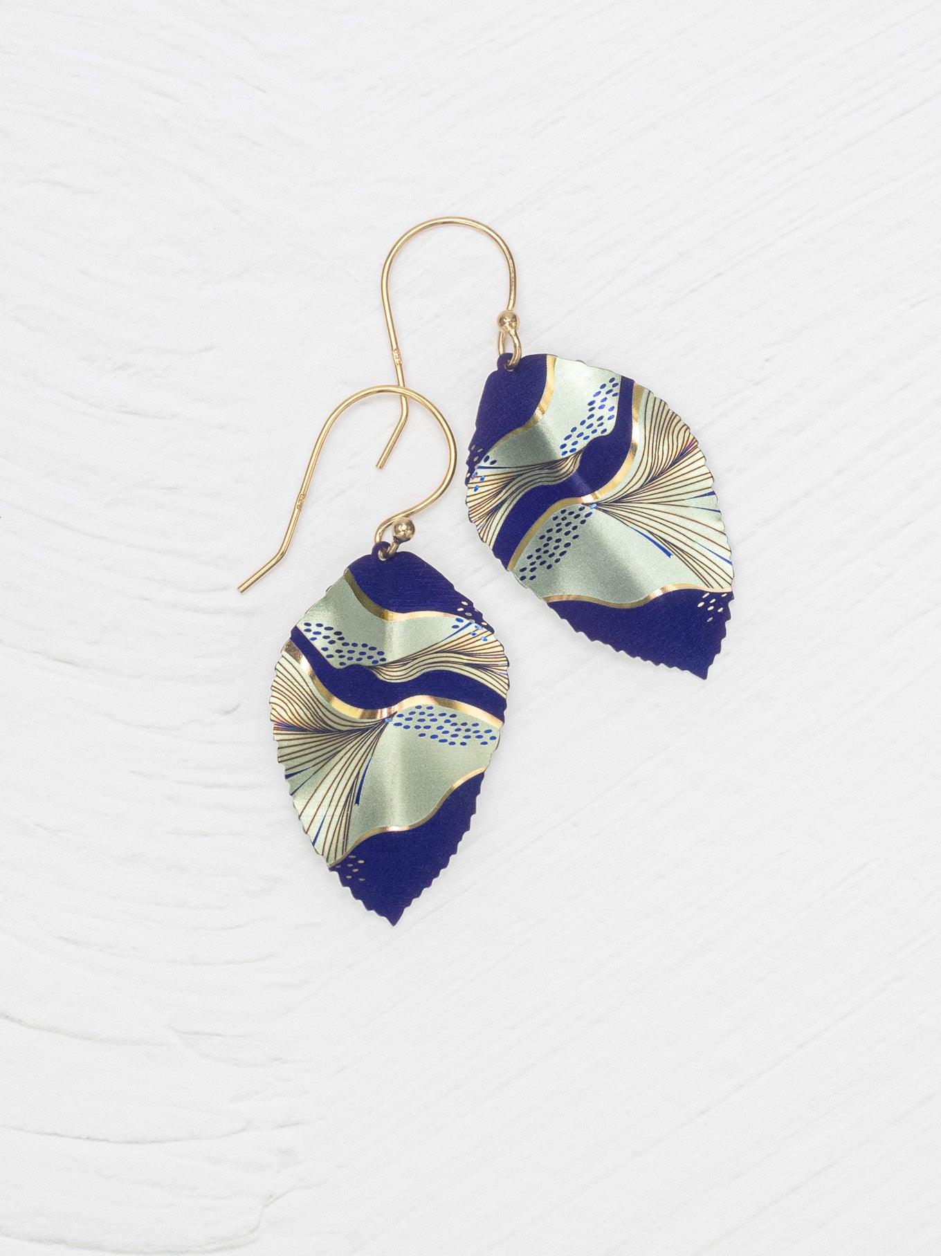 Eccentric Elm Earrings – Handcrafted Niobium Artistry – Holly Yashi