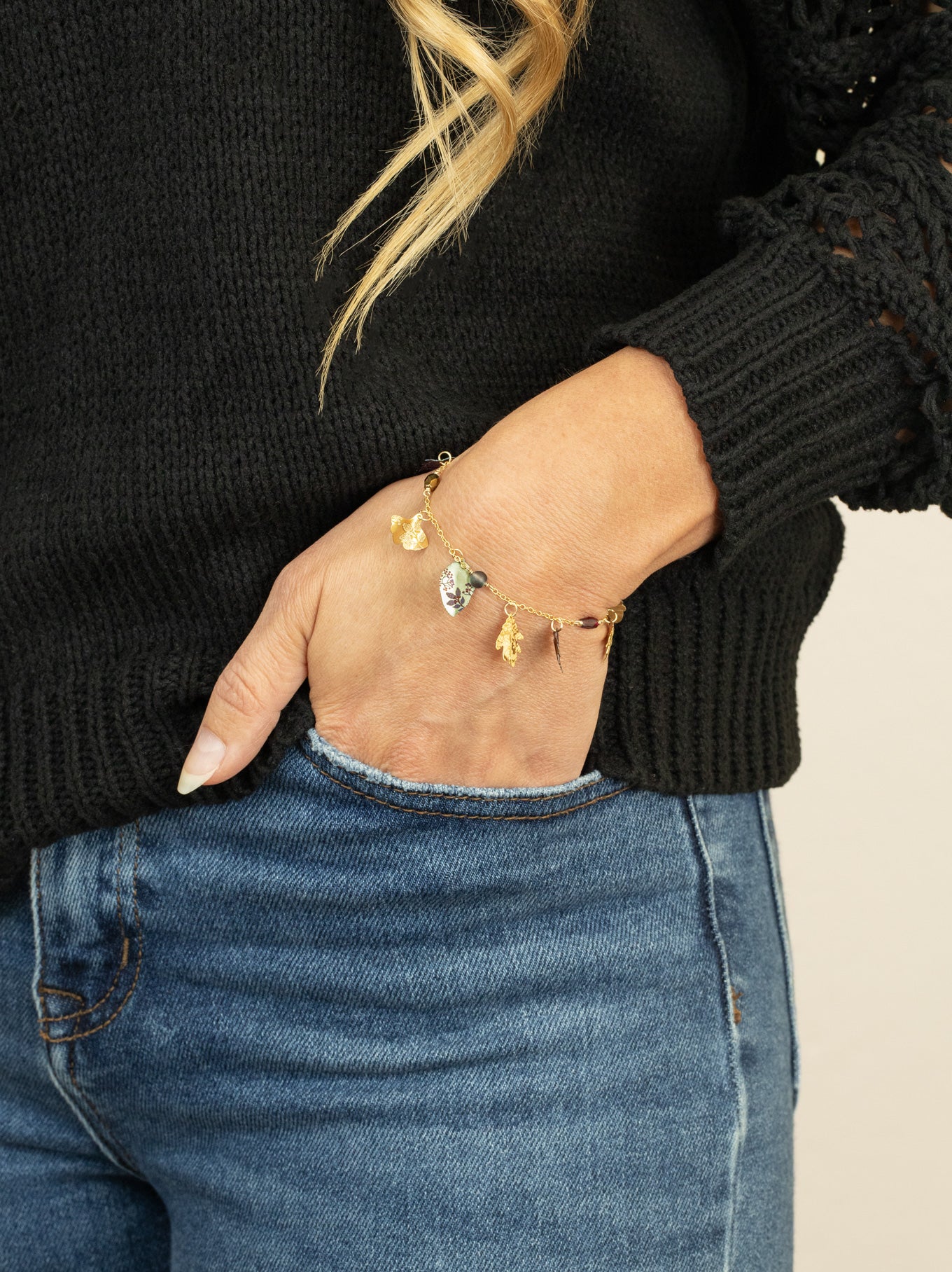 Bracciale Bangle Foglie Autunnali In Acciaio Inox Placcato Oro 18k - Gioiello Ipoallergenico Per Donna, Eleganza Naturale Per Ogni Occasione