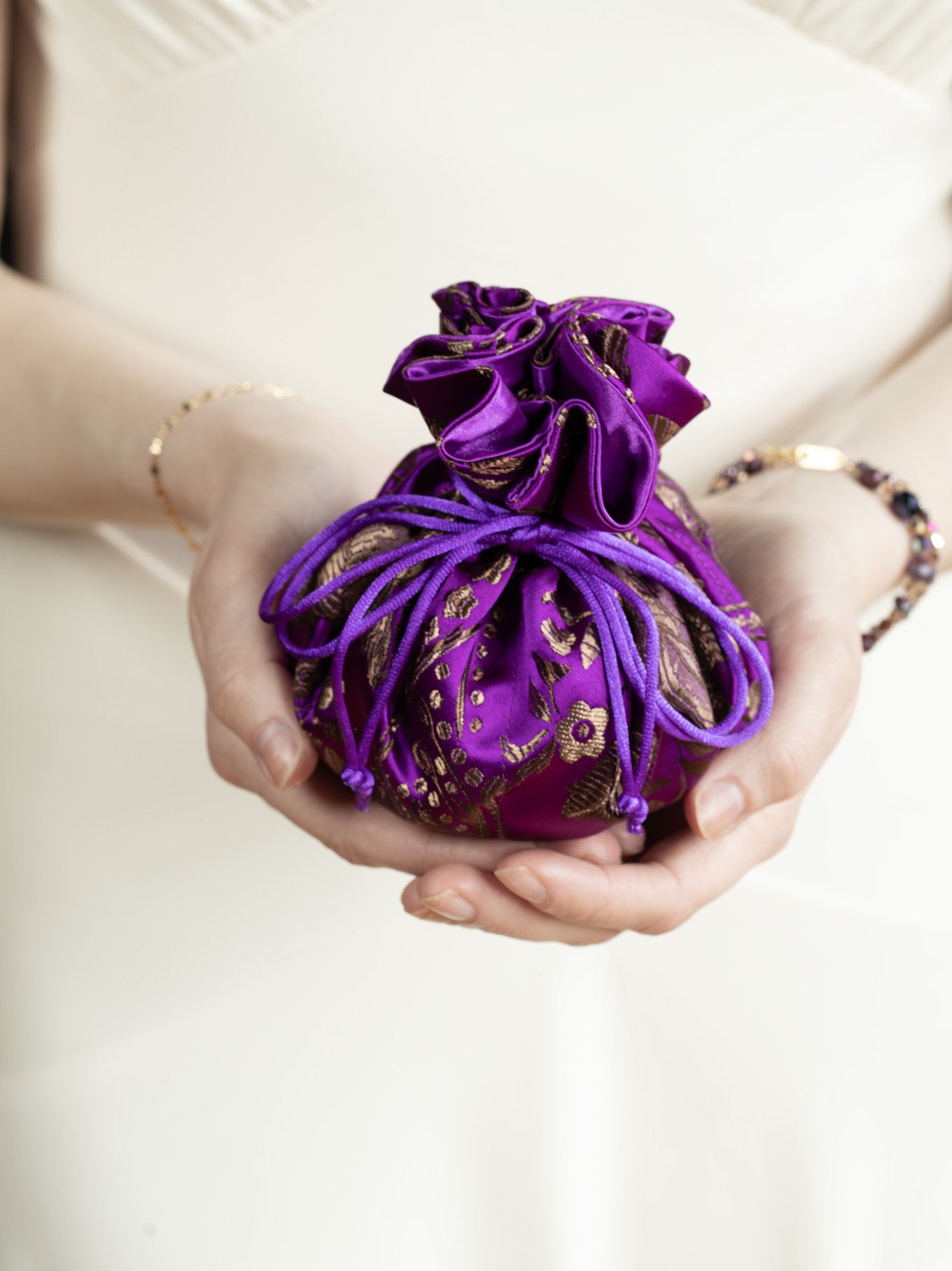 Fleur Brocade Storage Pouch C466692