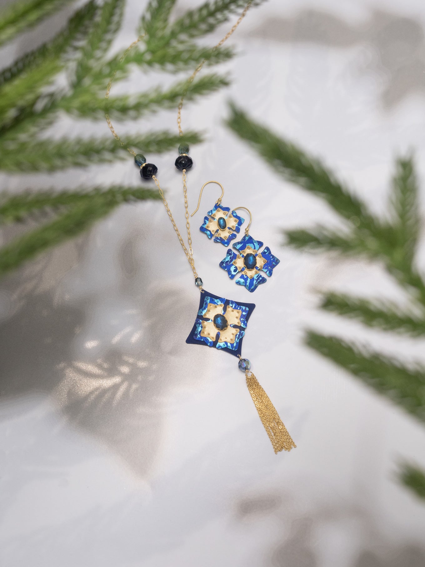 Elizabeth Medallion Necklace C466673