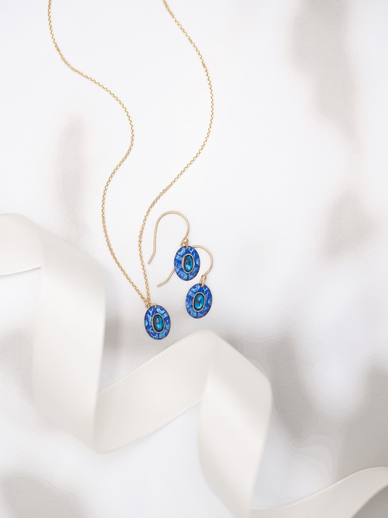 Gracie Oval Pendant Necklace C466655