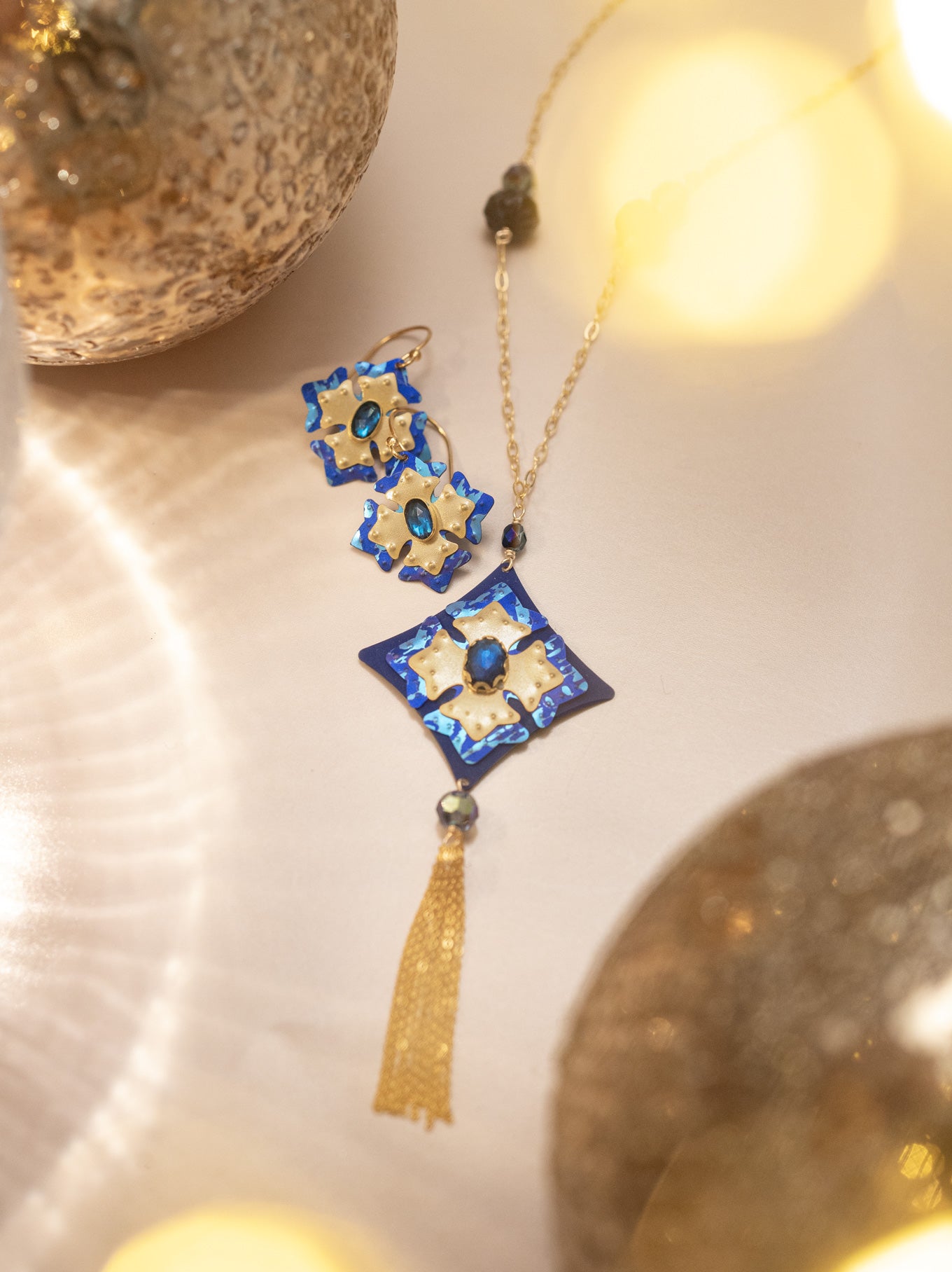 Elizabeth Medallion Necklace C466674