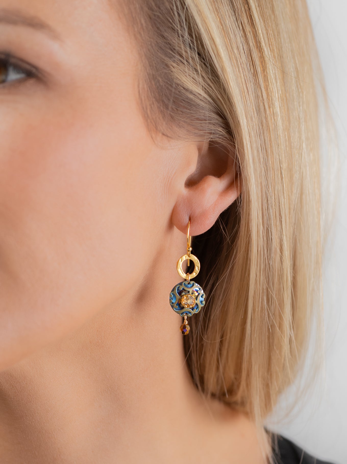 Encircled Abela Earrings C152955