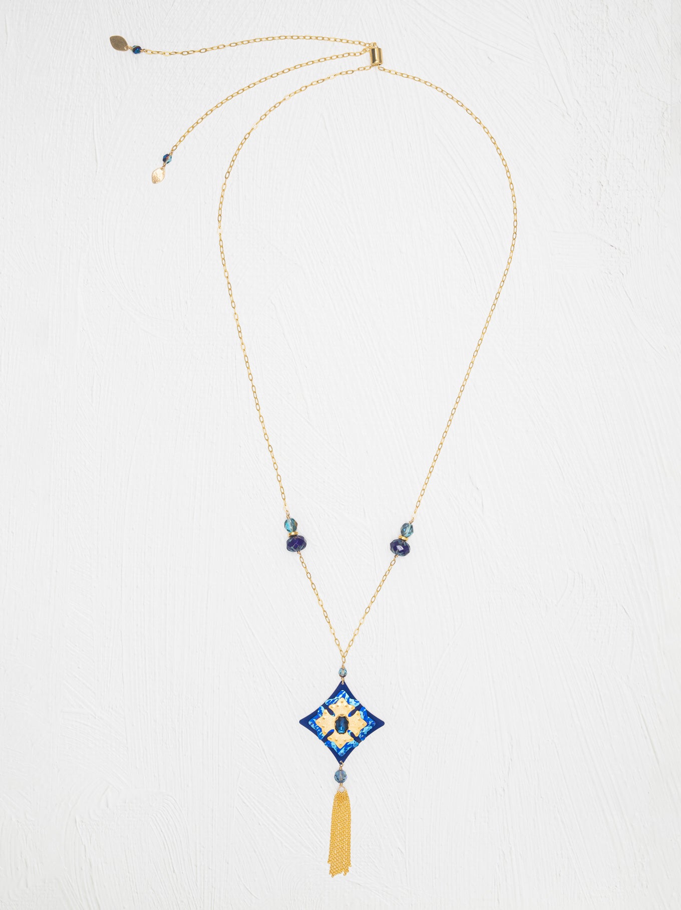 Elizabeth Medallion Necklace C451307