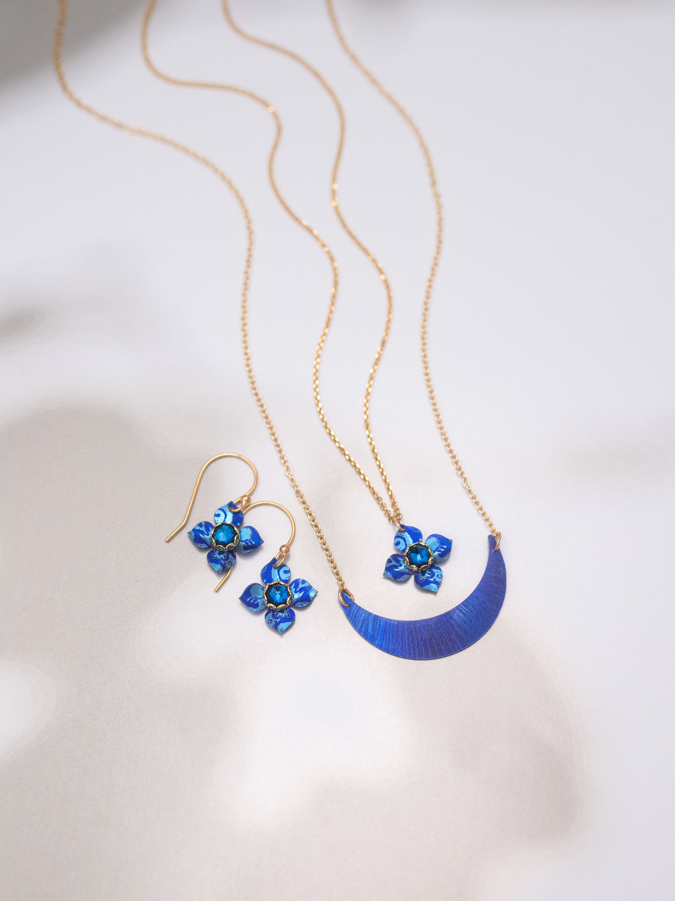 Petite Fleur Earrings C466575