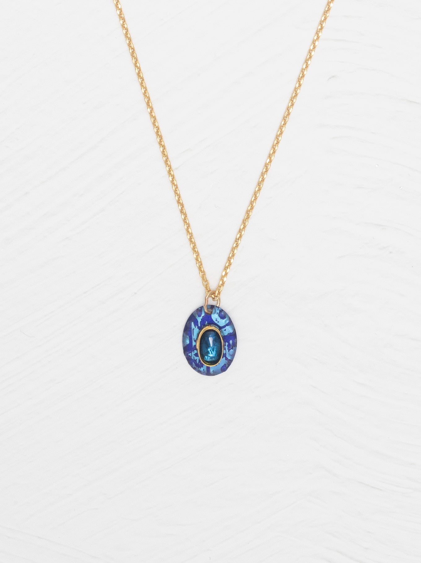 Gracie Pendant Necklace – Gold Chain with Luminous Glass Stone