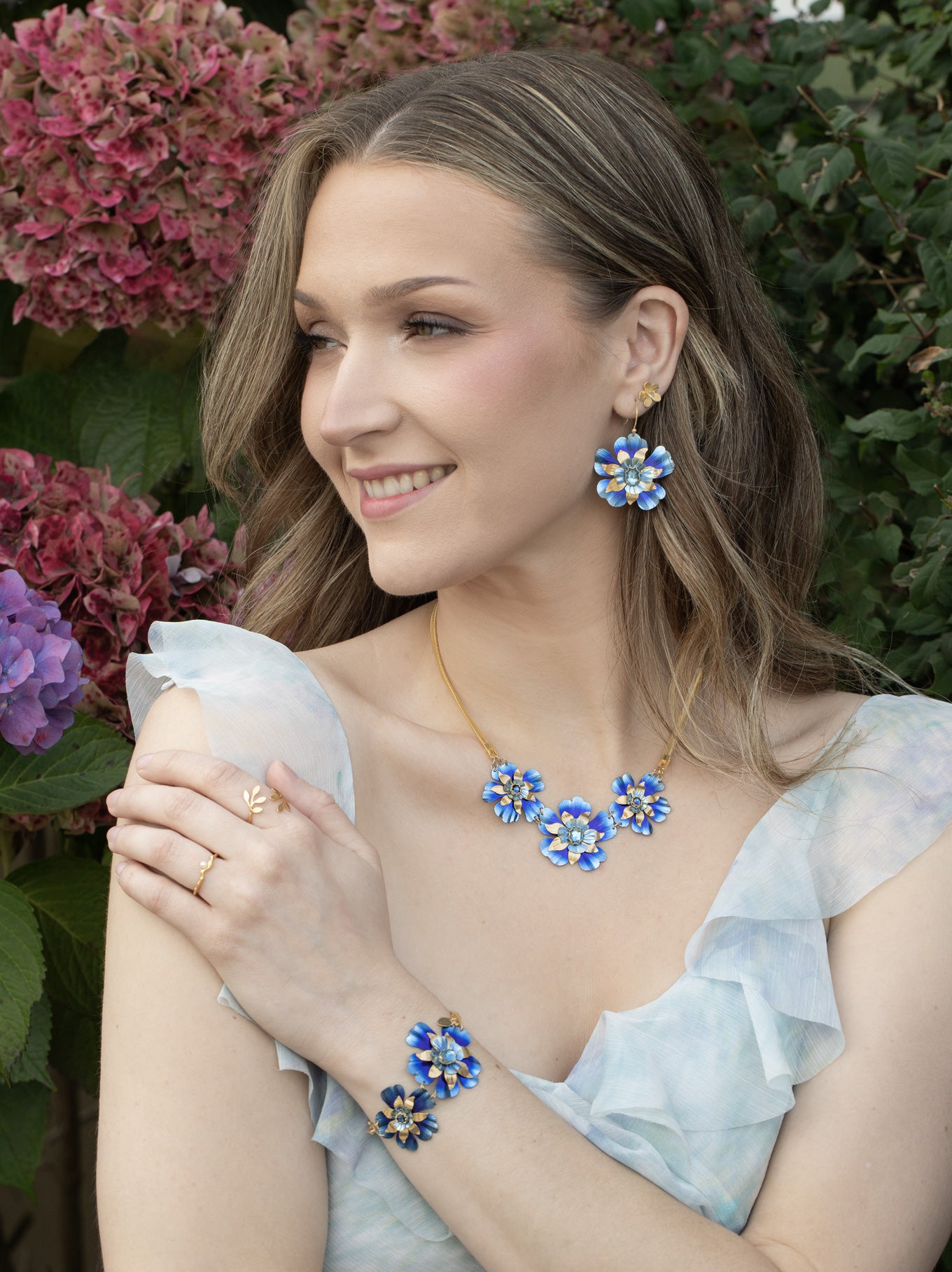 Bountiful Bloom Earrings C669652