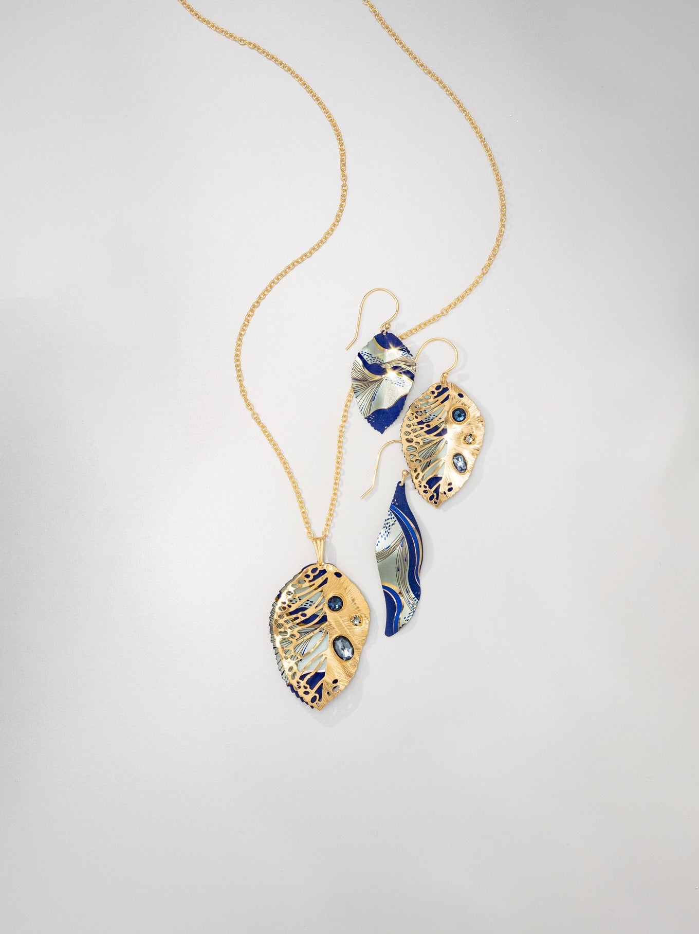 Turning Leaf Earrings C466511