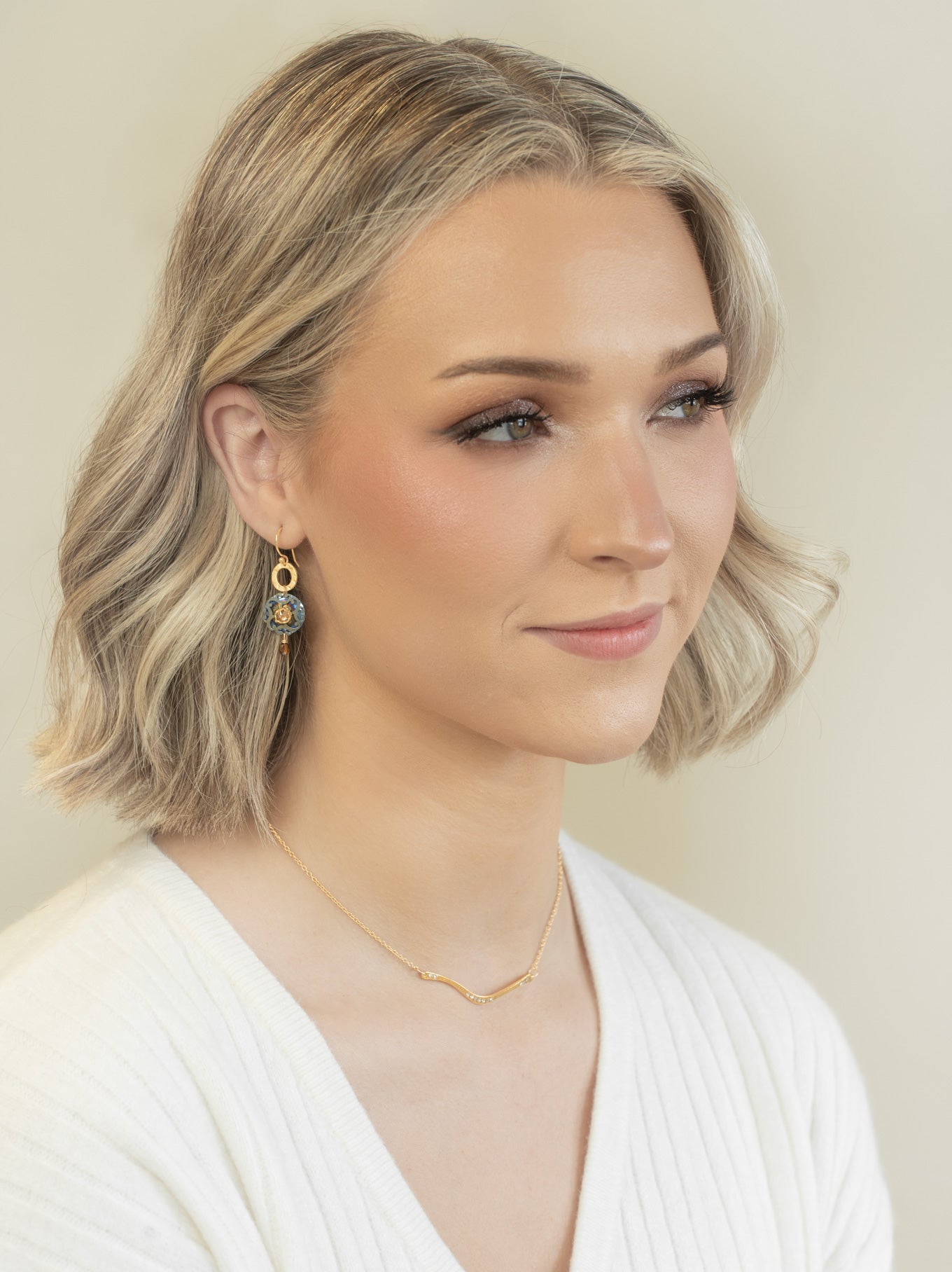 Encircled Abela Earrings C235412