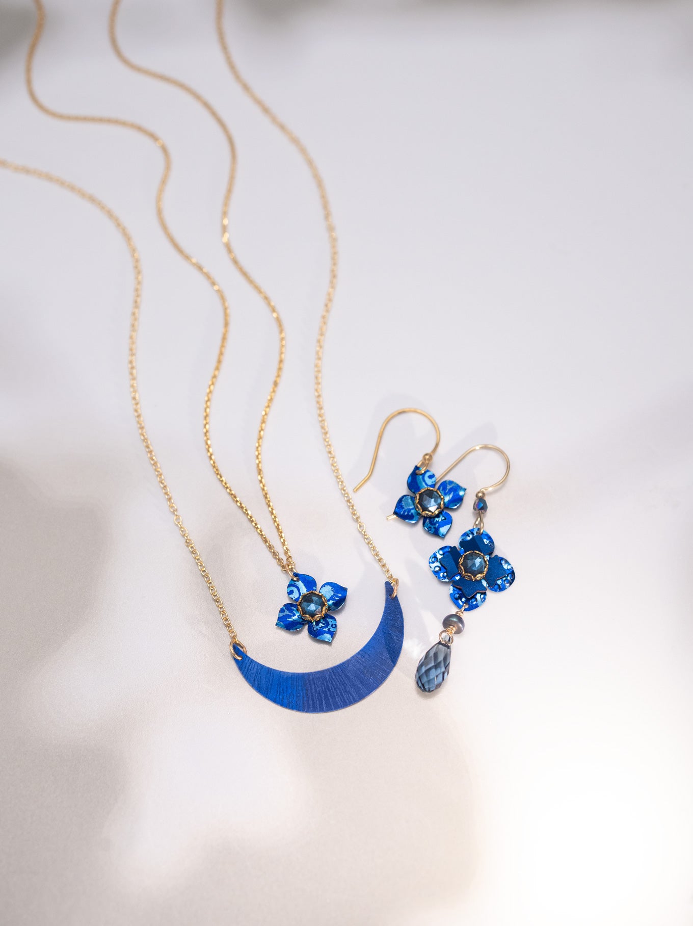 Petite Fleur Pendant Necklace C466576